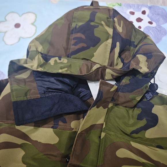 Canada Goose Camouflage Hooded Down Jacket - Picture 5 of 12